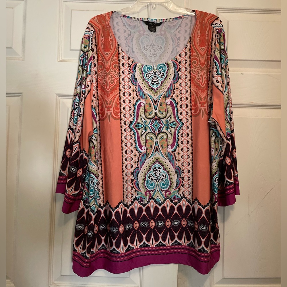 Cute lightweight colorful Sunny Taylor top with 3/4 sleeves. 2X